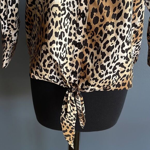 Chico’s no-iron leopard print button front hem tie shirt. Size 1 (medium-8). - Picture 3 of 5